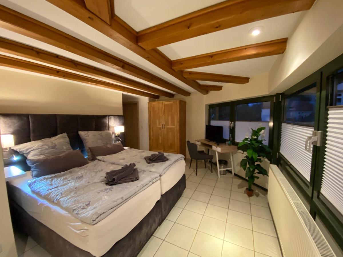 Gaestehaus Am Kurpark Hotel Garni 호른바트마인베르크 외부 사진