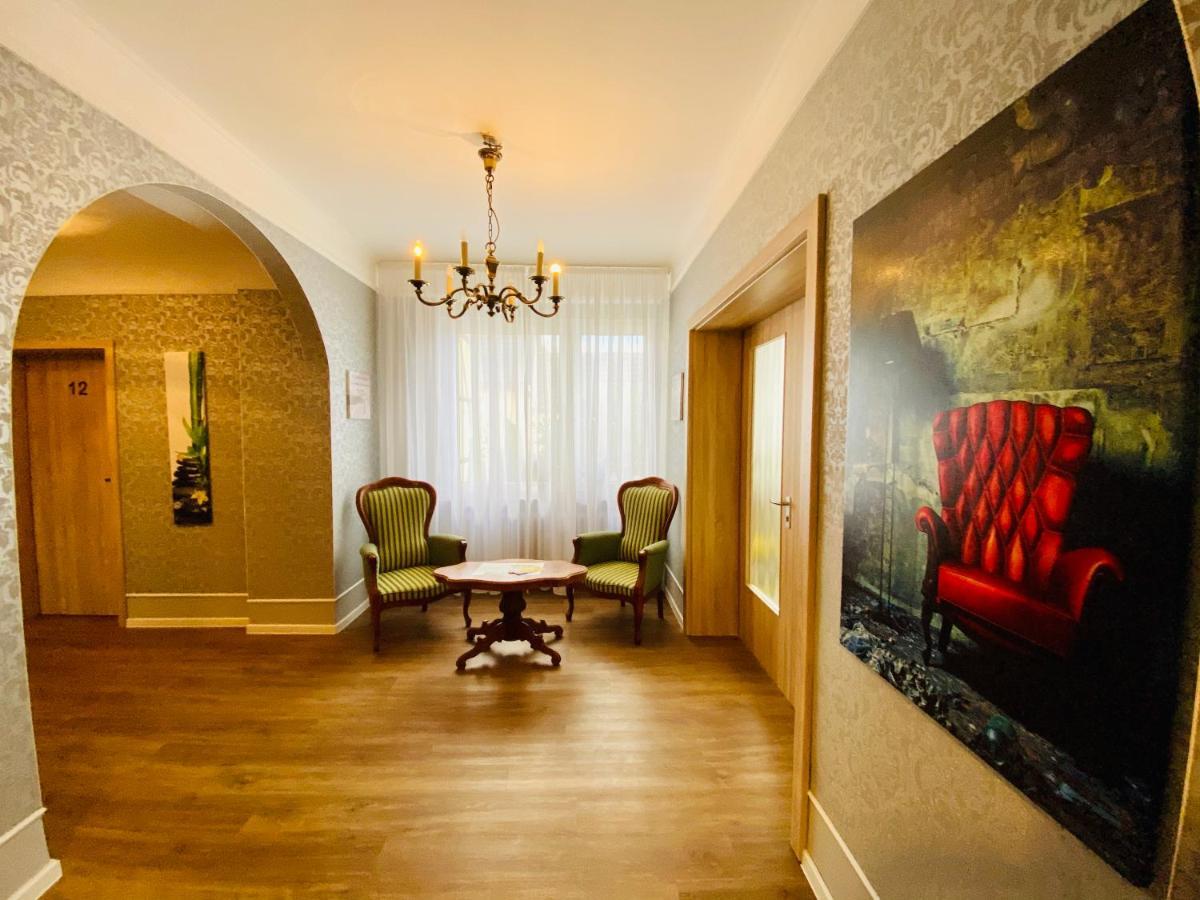 Gaestehaus Am Kurpark Hotel Garni 호른바트마인베르크 외부 사진