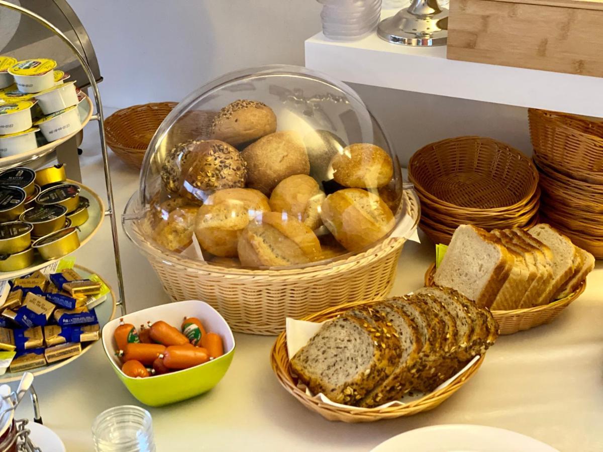 Gaestehaus Am Kurpark Hotel Garni 호른바트마인베르크 외부 사진