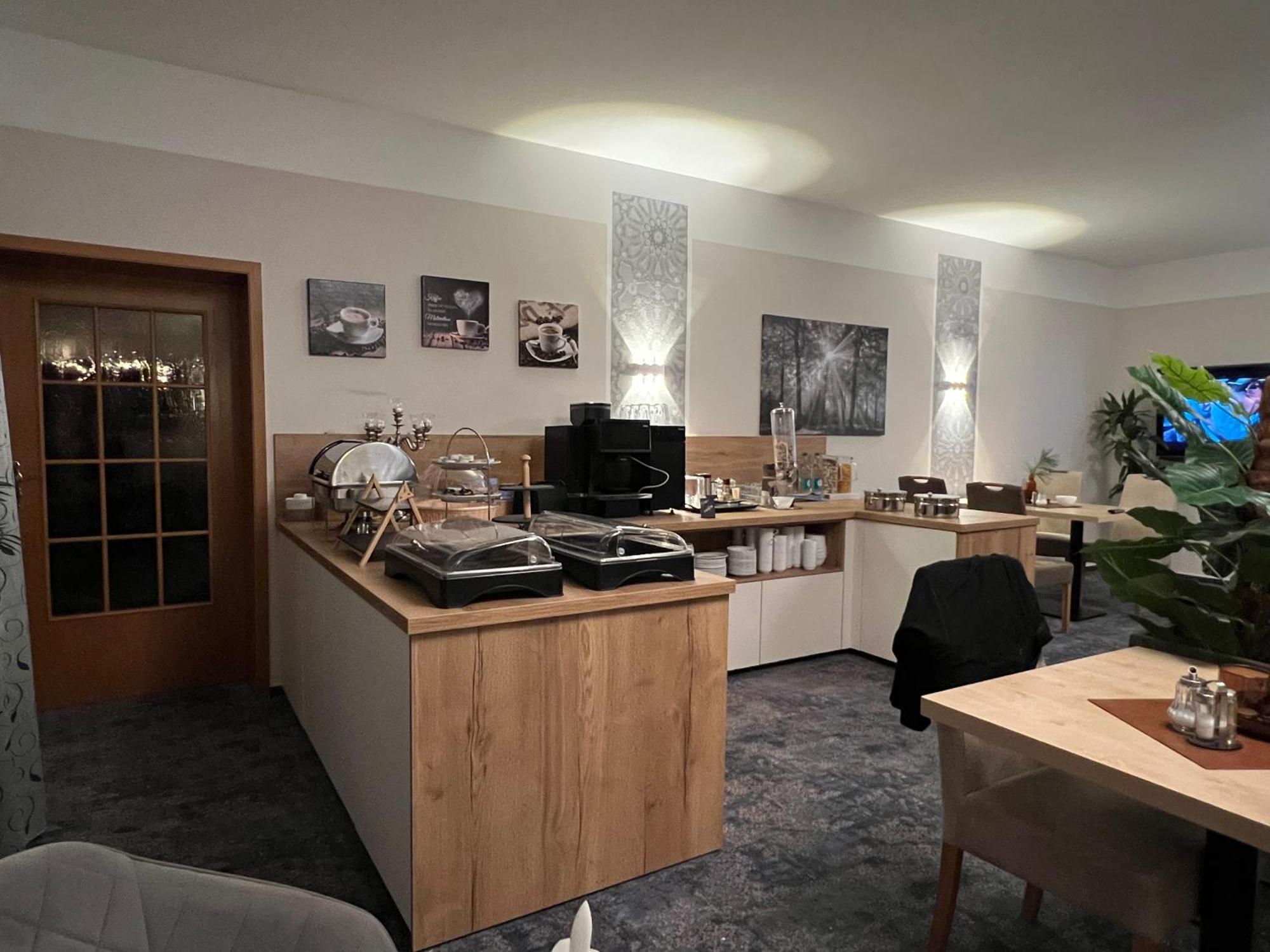 Gaestehaus Am Kurpark Hotel Garni 호른바트마인베르크 외부 사진