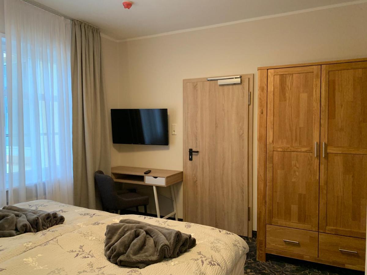 Gaestehaus Am Kurpark Hotel Garni 호른바트마인베르크 외부 사진